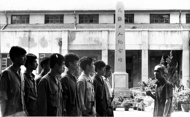 南京大屠杀死难工人后代祭扫_南京大屠杀死难工人纪念碑_南京大屠是怎么结束的