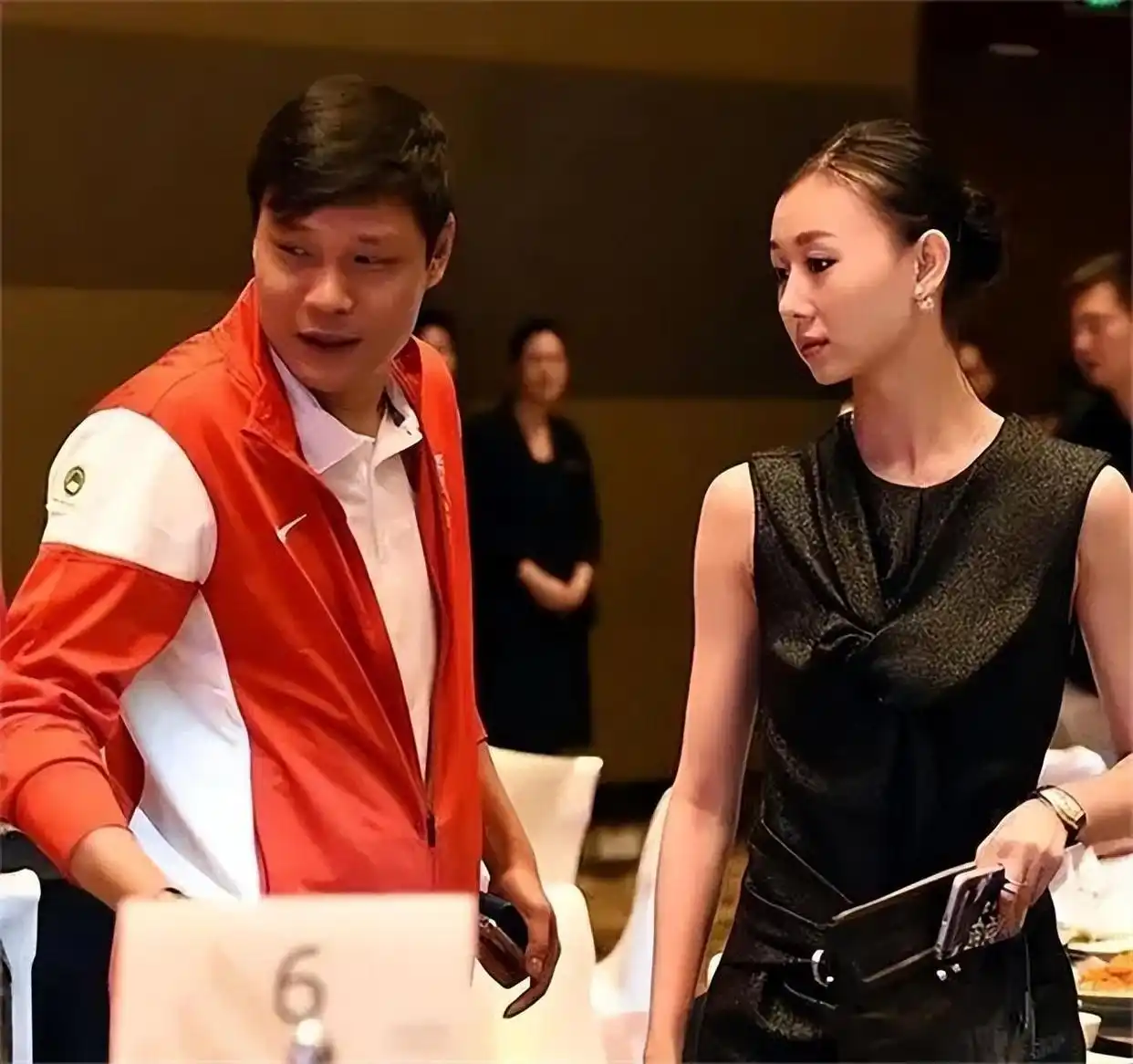 范志毅小女儿100天办洒_范志毅感情史_范志毅女儿范斯晶